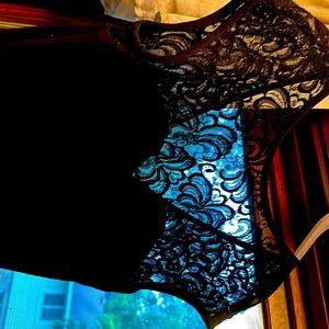 LBD. Evan-picone.  Women’s size 8. Knee length.  Lace top V back zipper.